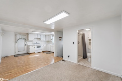 128 Main St, Grinnell, IA 50112 - photo 7