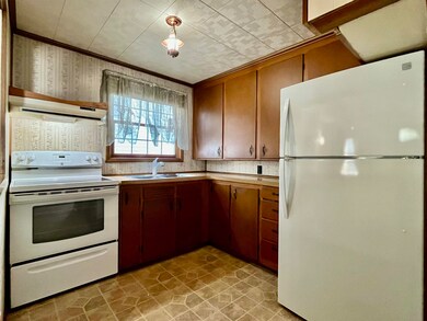 86 Spruce St, Berlin, NH 03570 - photo 3