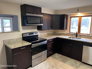 32 Corliss Ave, Rensselaer, NY 12144 - photo 4