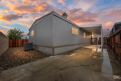 335 Hickorywood Ln, Bakersfield, CA 93308 - photo 2