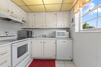 431 Markham T, Deerfield Beach, FL 33442 - photo 6