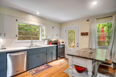 405 Snow Hill Falls Cir, Franklin, NC 28734 - photo 5