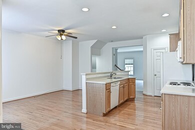 12751 Heron Ridge Dr, Fairfax, VA 22030 - photo 7