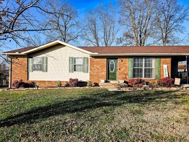 1313 Robinwood Dr, Shelbyville, TN 37160 - photo 2