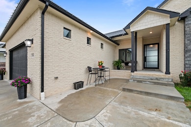 5817 N Edwards Ct, Wichita, KS 67204 - photo 2