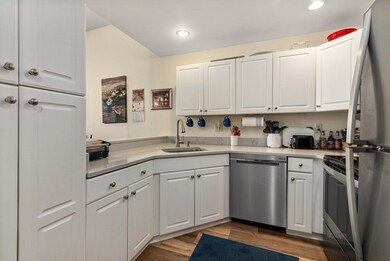 53 Warren St unit 105, Newburyport, MA 01950 - photo 3