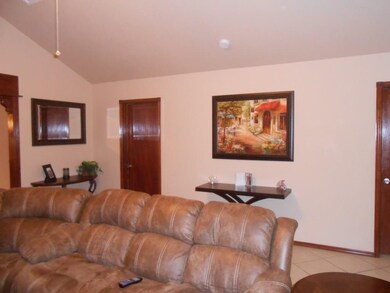 610 E Seymour St, Shawnee, OK 74801 - photo 5