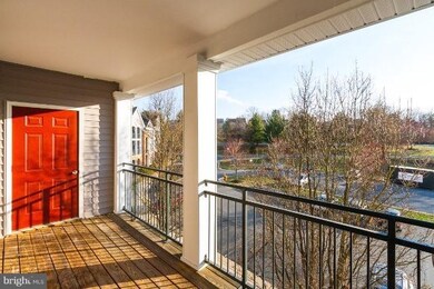 46606 Drysdale Terrace unit 301, Sterling, VA 20165 - photo 4