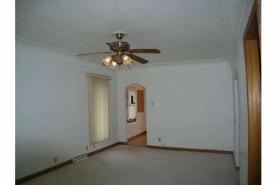 1309 E 35th Ct, Des Moines, IA 50317 - photo 3