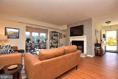 11959 Cardamom Dr, Woodbridge, VA 22192 - photo 4