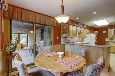 1235 Hawthorne Ridge Dr, Brookfield, WI 53045 - photo 7