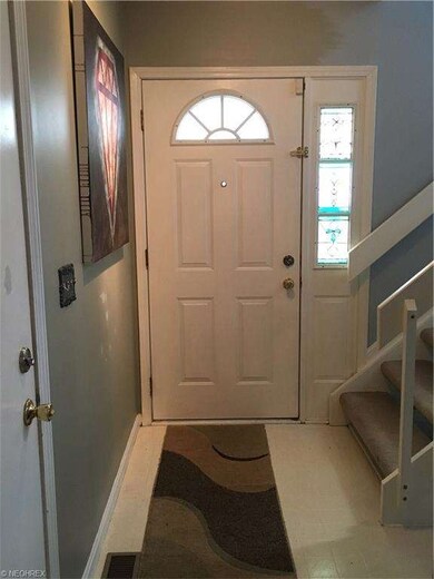 Large font entry with 1/2 bath and closet