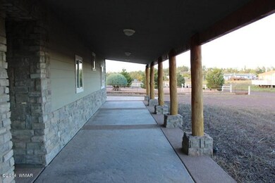 023-340176-front porch 1