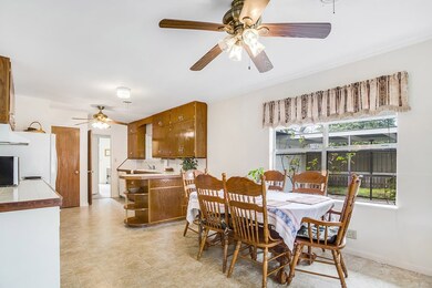 219 W Morse St, Fredericksburg, TX 78624 - photo 6