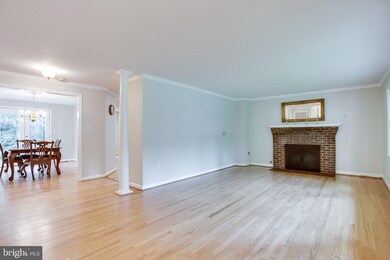 8101 Revatom Ct, Dunn Loring, VA 22027 - photo 4