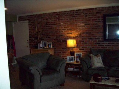 1040 Eve Dr unit K, Pittsburgh, PA 15216 - photo 3