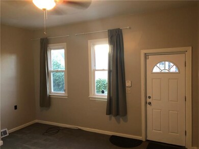 Spacious Living Room w/High Ceilings and Excellent