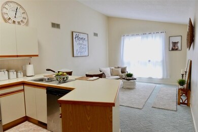 876 Halifax Dr, Warwick, RI 02886 - photo 4