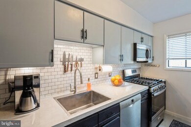 236 W Taylor Run Pkwy unit 10, Alexandria, VA 22314 - photo 6