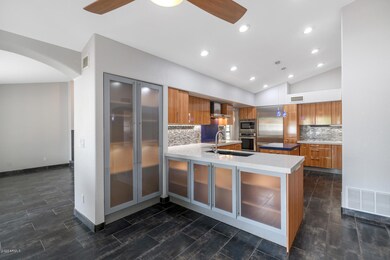 9627 N 27th St, Phoenix, AZ 85028 - photo 2