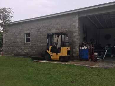 Detached workshop or garage!
