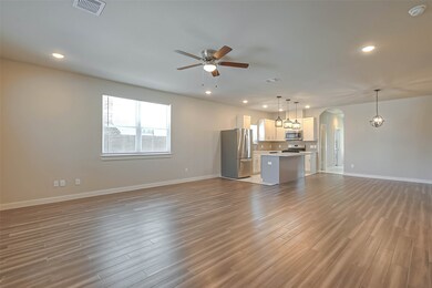 910 King St, Houston, TX 77022 - photo 7
