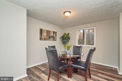 11514 Underoak Ct, Reston, VA 20191 - photo 7