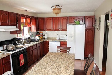 39 Cox St, Nashua, NH 03064 - photo 4