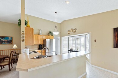 Kitchen breakfast bar