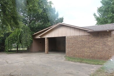 509 W Sequoyah St, Muldrow, OK 74948 - photo 3