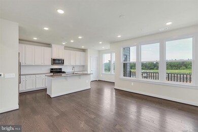 13367 Launders St, Herndon, VA 20171 - photo 6