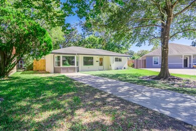 1109 Dover Cir, Alvin, TX 77511 - photo 5