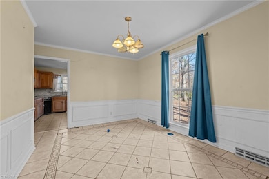 5004 Edinborough Rd, Greensboro, NC 27406 - photo 4