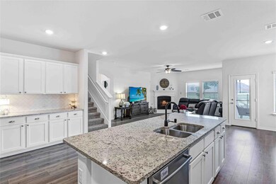 Look at all the extra cabinets!