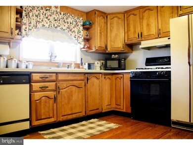 1431 Maple St, Bethlehem, PA 18018 - photo 7