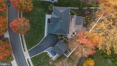 12882 Crouch Dr, Fairfax, VA 22030 - photo 3