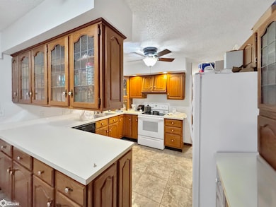 103 Pershing Ave, Lincoln, IA 50652 - photo 5