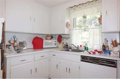 82 Greer St, Waltham, MA 02452 - photo 5