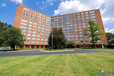 View of apartment building / complex