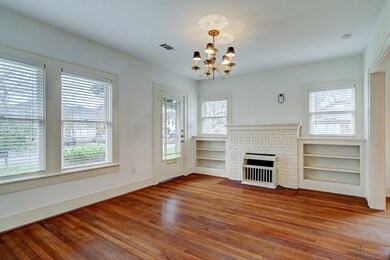 1645 Hawthorne St, Houston, TX 77006 - photo 2