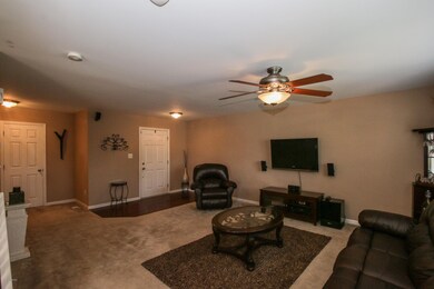 9711 Evanwood Ct, Louisville, KY 40228 - photo 7