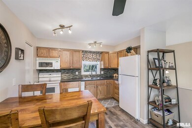 785 W 43rd St, Davenport, IA 52806 - photo 7