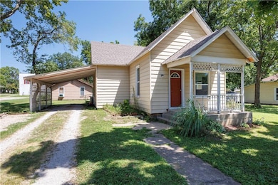 330 N 13th St, Fredonia, KS 66736 - photo 3