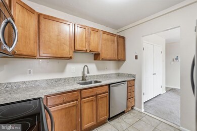 6230 Edsall Rd unit 403, Alexandria, VA 22312 - photo 2
