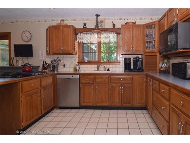 71 Maple Ln, Bristol, RI 02809 - photo 4