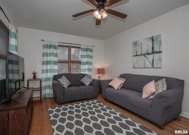 215 Pershing Ct, Davenport, IA 52803 - photo 2