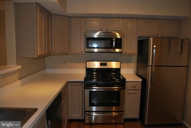 9220 Cardinal Forest Ln unit D, Lorton, VA 22079 - photo 6