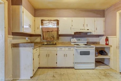 1546 Willomore St, Greensboro, NC 27403 - photo 7