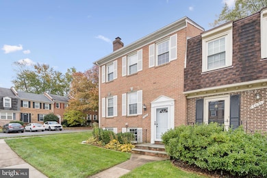 7029 Bradwood Ct, Springfield, VA 22151 - photo 3