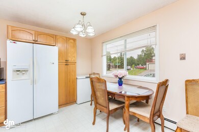 9800 Chelatna Cir Anchorage AK-large-006